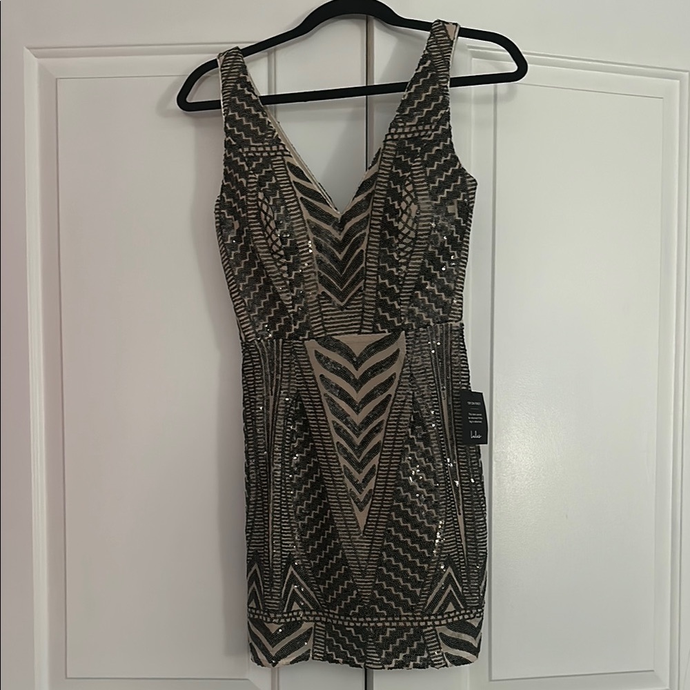 Black and Gold Bodycon Mini Dress with Sleeveless Design and V-Neck
